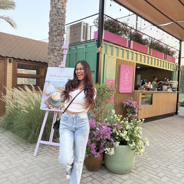 Shavinka at a cafe